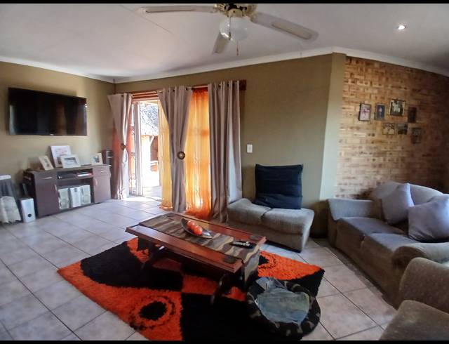 2 BEDROOM CLUSTER FOR SALE IN UNION